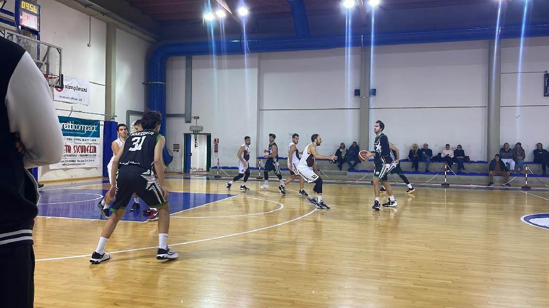 https://www.basketmarche.it/immagini_articoli/07-12-2024/campetto-ancona-vince-recupero-campo-montecchio-sport-600.jpg