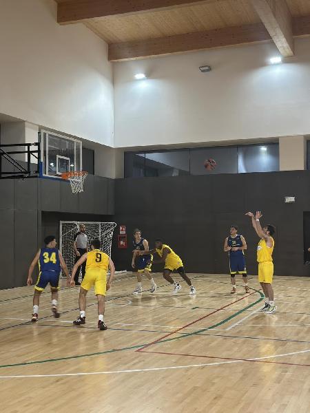 https://www.basketmarche.it/immagini_articoli/07-12-2024/castelfidardo-passa-campo-unione-basket-2010-resta-imbattuta-600.jpg