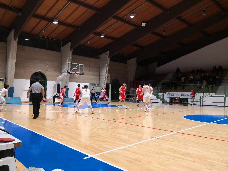 https://www.basketmarche.it/immagini_articoli/07-12-2024/pallacanestro-pedaso-supera-basket-tolentino-resta-imbattuta-600.jpg