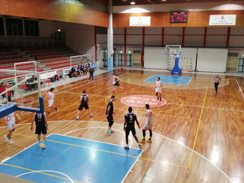 https://www.basketmarche.it/immagini_articoli/08-02-2025/basket-fermo-gode-bella-vittoria-esterna-600.jpg