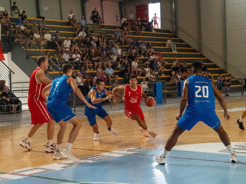 https://www.basketmarche.it/immagini_articoli/08-09-2024/janus-fabriano-spunta-amichevole-giobbe-chiusi-600.jpg