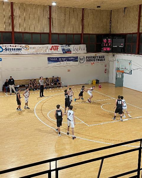 https://www.basketmarche.it/immagini_articoli/08-10-2024/gold-buona-prima-ascoli-basket-supera-robur-family-osimo-600.jpg