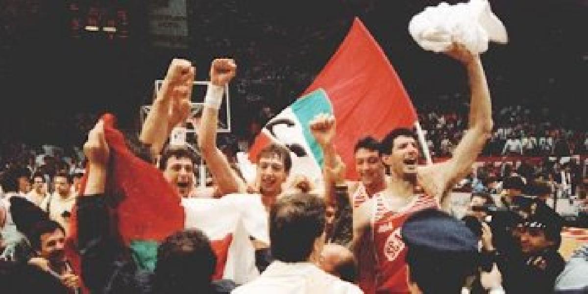 https://www.basketmarche.it/immagini_articoli/08-10-2024/scudetti-1988-1990-libertas-pesaro-viaggio-storia-basket-italiano-600.jpg