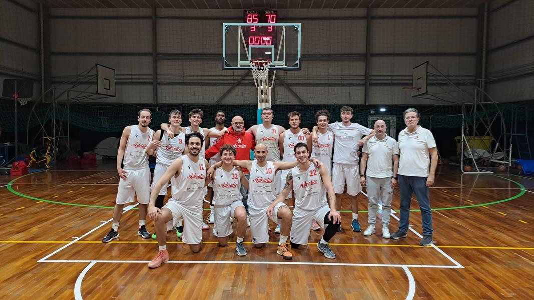 https://www.basketmarche.it/immagini_articoli/08-11-2024/adriatico-ancona-supera-senza-problemi-unione-basket-2010-600.jpg