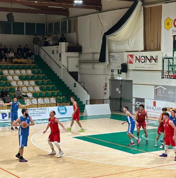 https://www.basketmarche.it/immagini_articoli/08-11-2024/supplementare-sorride-sporting-pselpidio-macerata-600.jpg