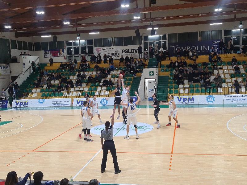 https://www.basketmarche.it/immagini_articoli/08-12-2024/porto-sant-elpidio-basket-supera-falconara-basket-continua-risalire-classifica-600.jpg