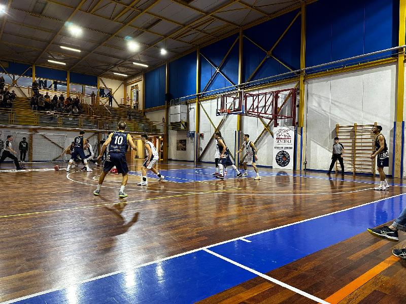 https://www.basketmarche.it/immagini_articoli/09-10-2024/basket-gubbio-coach-cecchini-soddisfatto-prestazione-maratona-salvezza-appena-iniziata-600.jpg