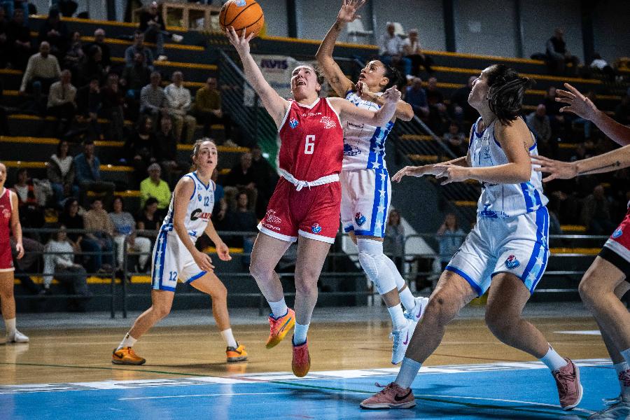 https://www.basketmarche.it/immagini_articoli/09-11-2024/thunder-matelica-derby-basket-girls-ancona-600.jpg