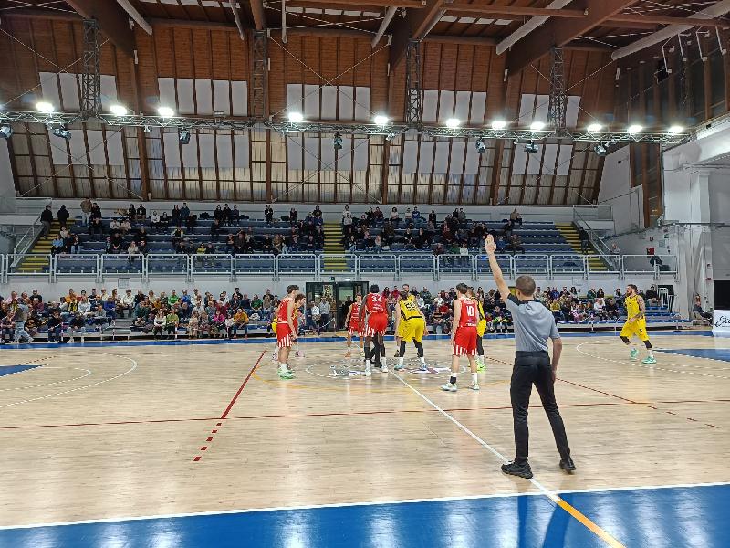 https://www.basketmarche.it/immagini_articoli/09-12-2024/pallacanestro-recanati-supera-autorit-tasp-teramo-conferma-capolista-600.jpg