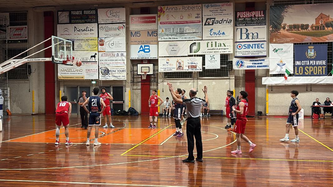 https://www.basketmarche.it/immagini_articoli/10-01-2025/basket-giovane-pesaro-firma-colpo-campo-chiaravalle-basket-600.jpg