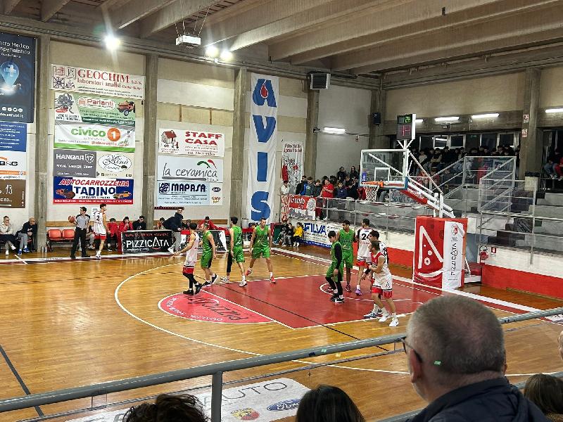 https://www.basketmarche.it/immagini_articoli/10-11-2024/bene-gualdo-casa-magic-basket-chieti-600.jpg