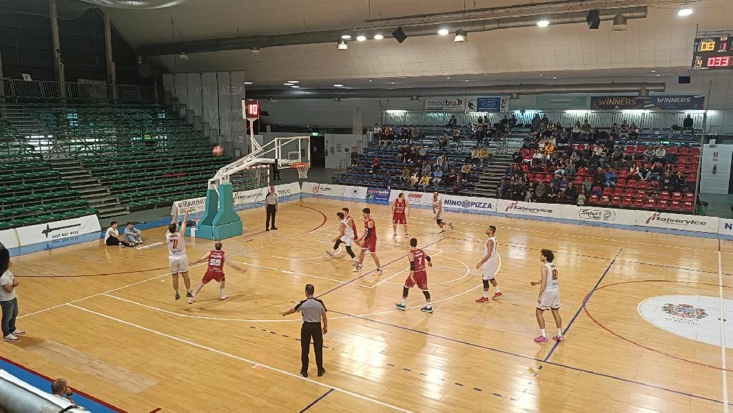 https://www.basketmarche.it/immagini_articoli/10-11-2024/loreto-pesaro-doma-pallacanestro-senigallia-continua-correre-600.jpg