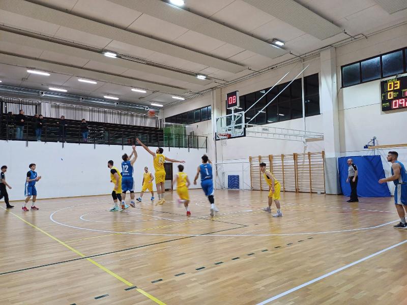 https://www.basketmarche.it/immagini_articoli/11-01-2025/basket-fermo-ritrova-vittoria-macerata-600.jpg