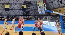 https://www.basketmarche.it/immagini_articoli/11-01-2025/niente-fare-pallacanestro-urbania-campo-basket-santarcangelo-120.jpg