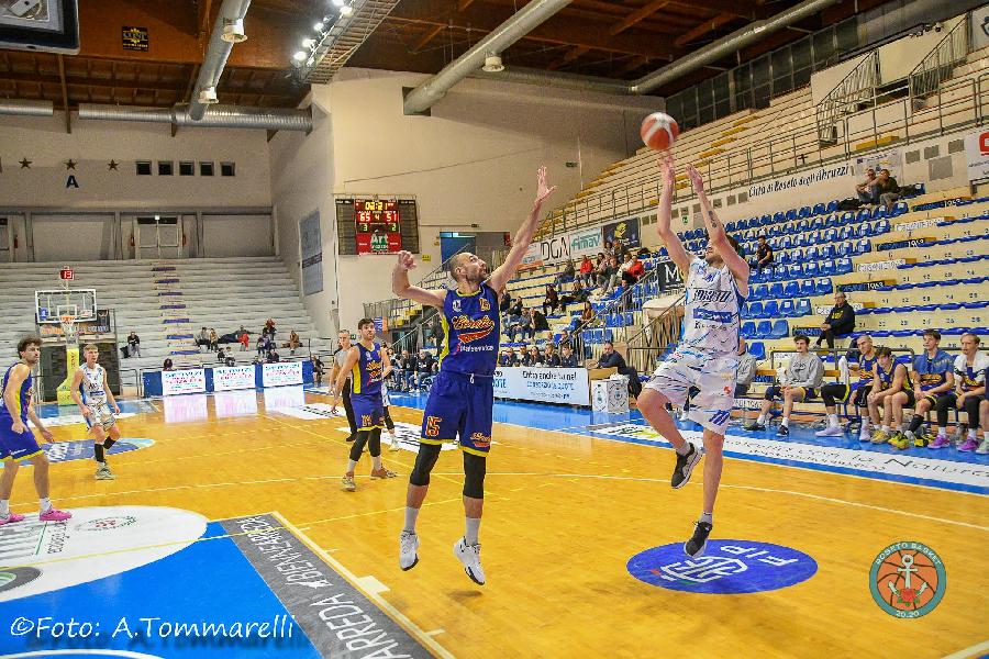 https://www.basketmarche.it/immagini_articoli/11-01-2025/roseto-basket-pronto-scontro-diretto-bramante-pesaro-600.jpg