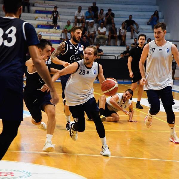 https://www.basketmarche.it/immagini_articoli/11-09-2024/pallacanestro-roseto-vince-nettamente-amichevole-basket-jesi-academy-600.jpg