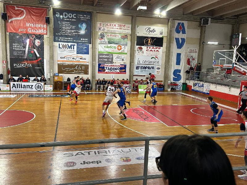 https://www.basketmarche.it/immagini_articoli/12-01-2025/basket-gualdo-domina-sfida-olimpia-mosciano-600.jpg