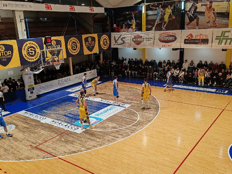 https://www.basketmarche.it/immagini_articoli/12-02-2025/sutor-coach-cervellini-abbiamo-vinto-derby-soprattutto-difesa-600.jpg