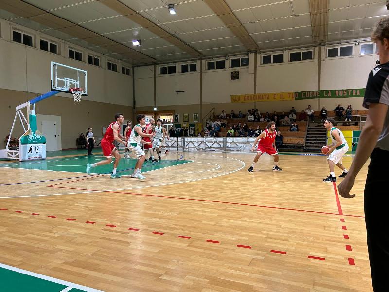 https://www.basketmarche.it/immagini_articoli/12-10-2024/basket-vadese-supera-autorit-pallacanestro-jesi-600.jpg