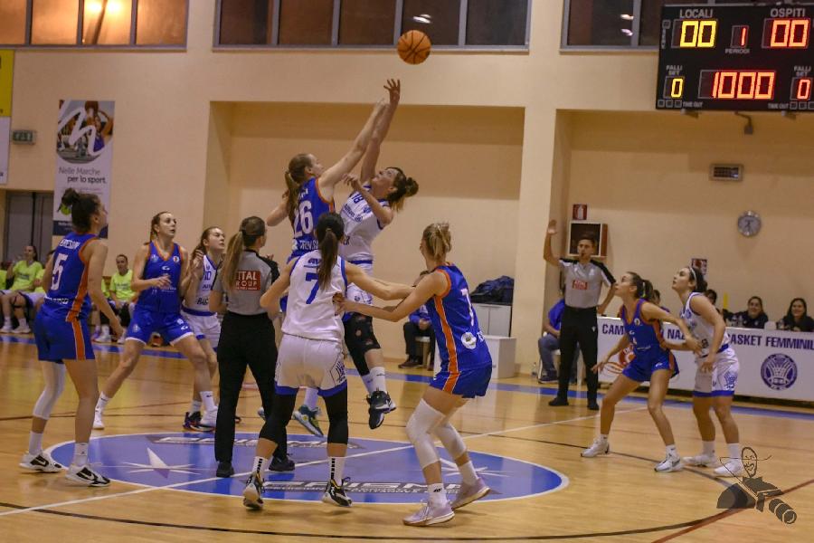 https://www.basketmarche.it/immagini_articoli/12-12-2024/pesante-sconfitta-interna-feba-civitanova-recupero-martina-treviso-600.jpg