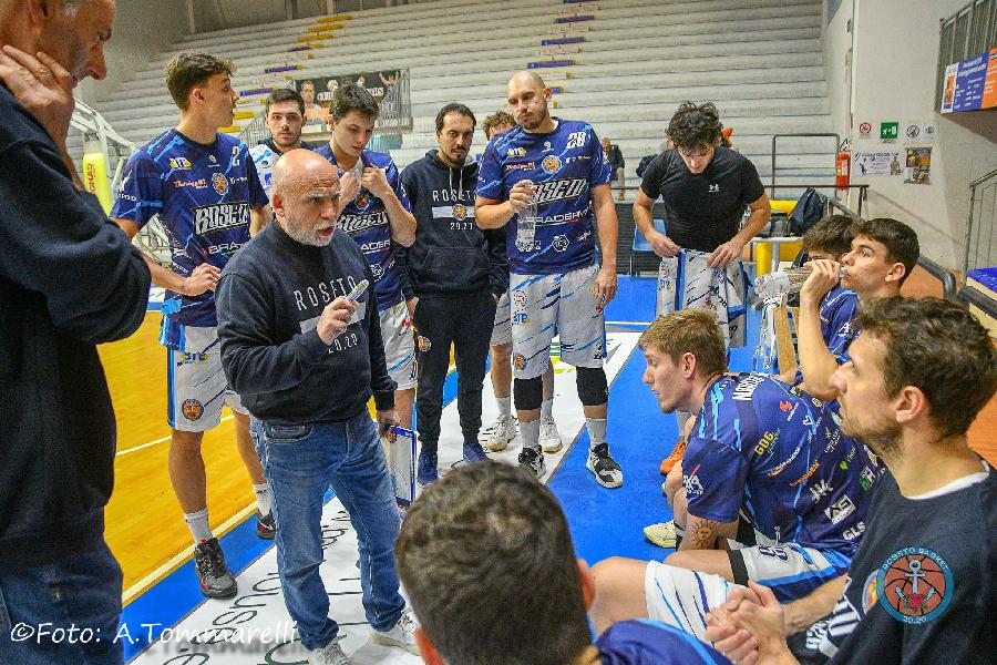 https://www.basketmarche.it/immagini_articoli/12-12-2024/supplementare-sorride-roseto-basket-2020-olimpia-castello-2010-600.jpg