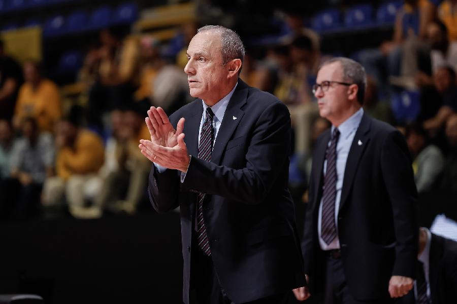 https://www.basketmarche.it/immagini_articoli/13-01-2025/olimpia-coach-messina-siamo-stati-bravi-attacco-facciamo-finta-considerare-gara-difensiva-600.jpg