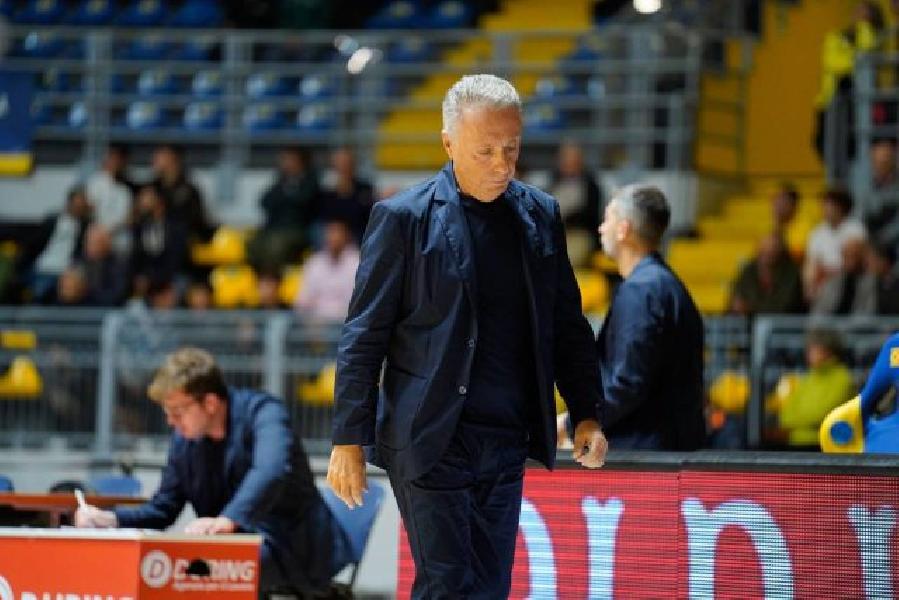 https://www.basketmarche.it/immagini_articoli/13-01-2025/valtur-brindisi-coach-bucchi-questa-partita-deve-insegnare-tanto-dobbiamo-capire-determinati-errori-pagano-600.jpg