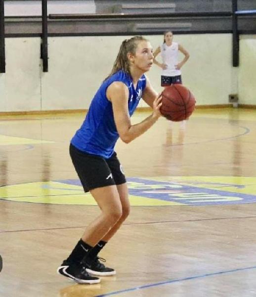 https://www.basketmarche.it/immagini_articoli/13-08-2024/ufficiale-basket-2000-senigallia-firma-sara-speziali-600.jpg