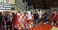 https://www.basketmarche.it/immagini_articoli/13-10-2024/poker-amatori-pescara-ferentino-sbancata-120.jpg