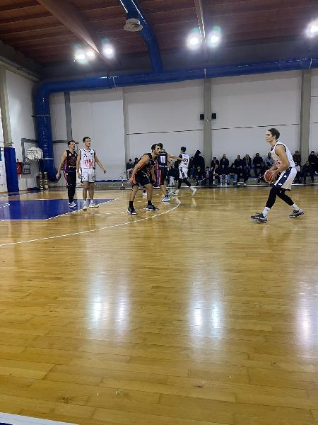 https://www.basketmarche.it/immagini_articoli/13-12-2024/basket-giovane-pesaro-vince-derby-campo-pesaro-basket-dopo-supplementare-600.jpg