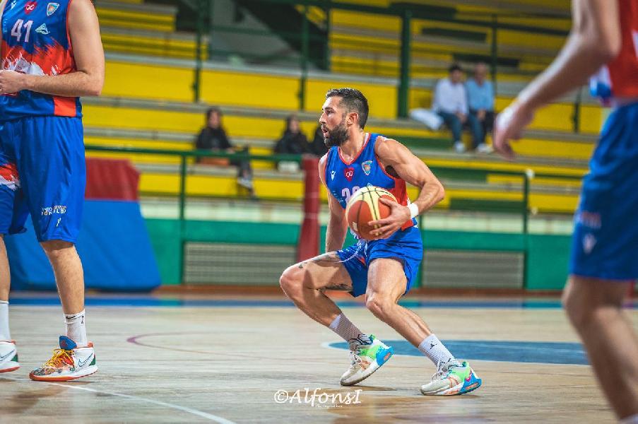 https://www.basketmarche.it/immagini_articoli/14-07-2023/ufficiale-lautaro-fraga-lascia-porto-recanati-firma-pallacanestro-sala-consilina-600.jpg