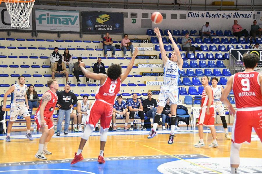 https://www.basketmarche.it/immagini_articoli/14-10-2024/vigor-matelica-roseto-punti-platino-ricomincia-correre-600.jpg