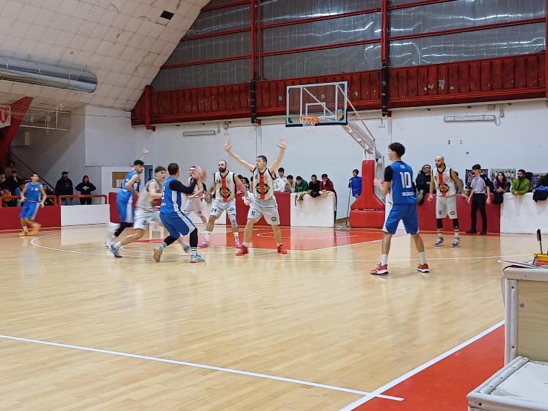 https://www.basketmarche.it/immagini_articoli/14-12-2024/basket-macerata-derby-macerata-600.jpg