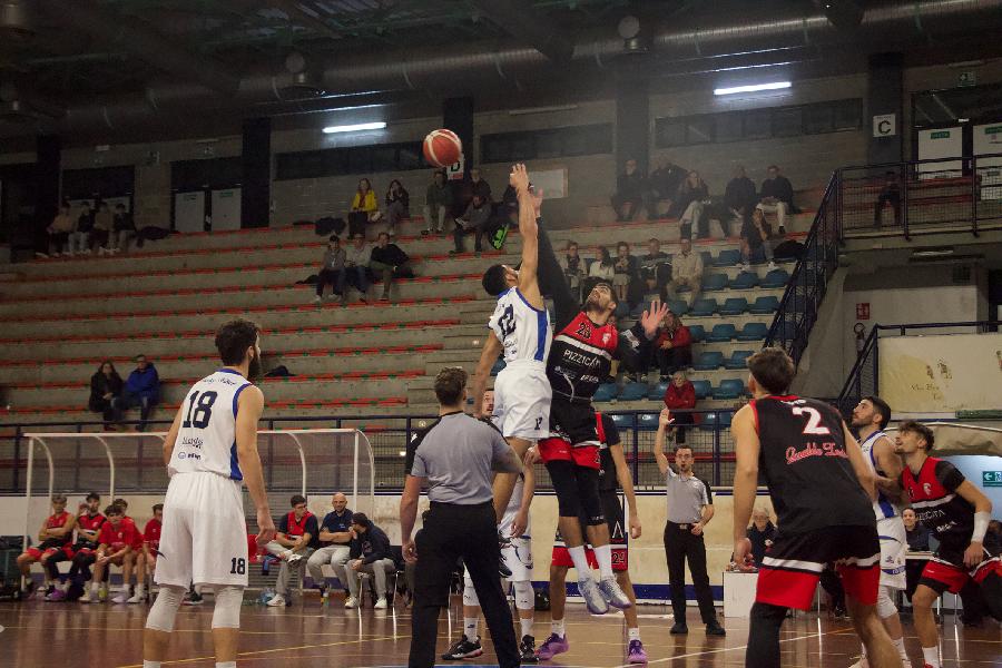 https://www.basketmarche.it/immagini_articoli/14-12-2024/foligno-basket-cerca-riscatto-campo-unibasket-lanciano-600.jpg