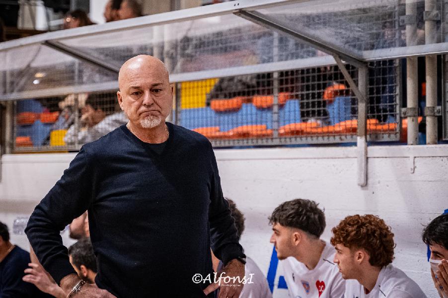 https://www.basketmarche.it/immagini_articoli/15-01-2025/attila-porto-recanati-coach-coen-molta-soddisfazione-possiamo-guardare-avanti-fiducia-campionato-600.jpg