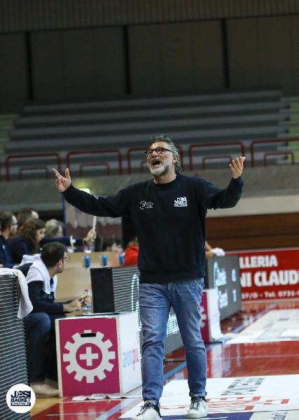 https://www.basketmarche.it/immagini_articoli/15-01-2025/basket-jesi-academy-coach-ghizzinardi-situazione-complicata-600.jpg