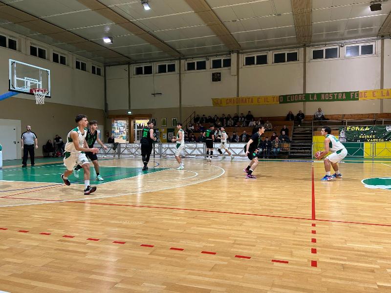 https://www.basketmarche.it/immagini_articoli/15-11-2024/netta-vittoria-basket-vadese-marotta-basket-600.jpg