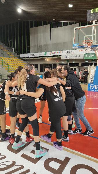 https://www.basketmarche.it/immagini_articoli/15-12-2024/basket-2000-senigallia-firma-colpaccio-campo-mura-lucca-600.jpg