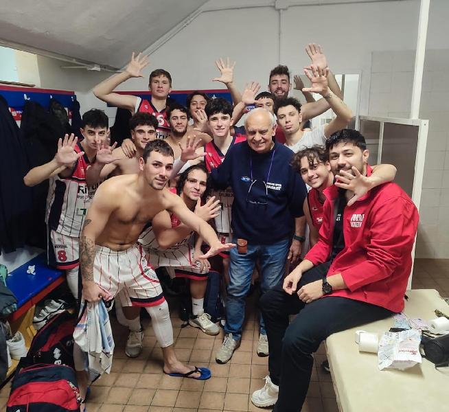 https://www.basketmarche.it/immagini_articoli/15-12-2024/torre-basketball-1980-chiude-2024-battendo-pallacanestro-roseto-600.jpg