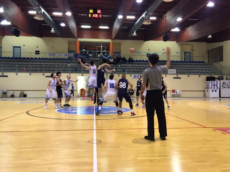 https://www.basketmarche.it/immagini_articoli/16-01-2025/aesis-jesi-vince-recupero-campo-feba-civitanova-600.jpg