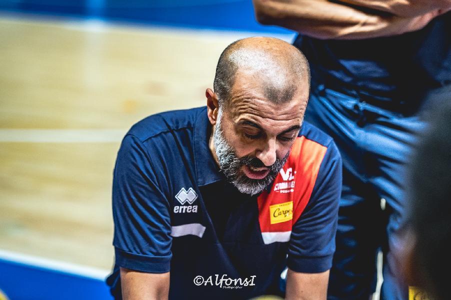 https://www.basketmarche.it/immagini_articoli/16-01-2025/rumors-dinamo-sassari-pensa-coach-maurizio-buscaglia-600.jpg