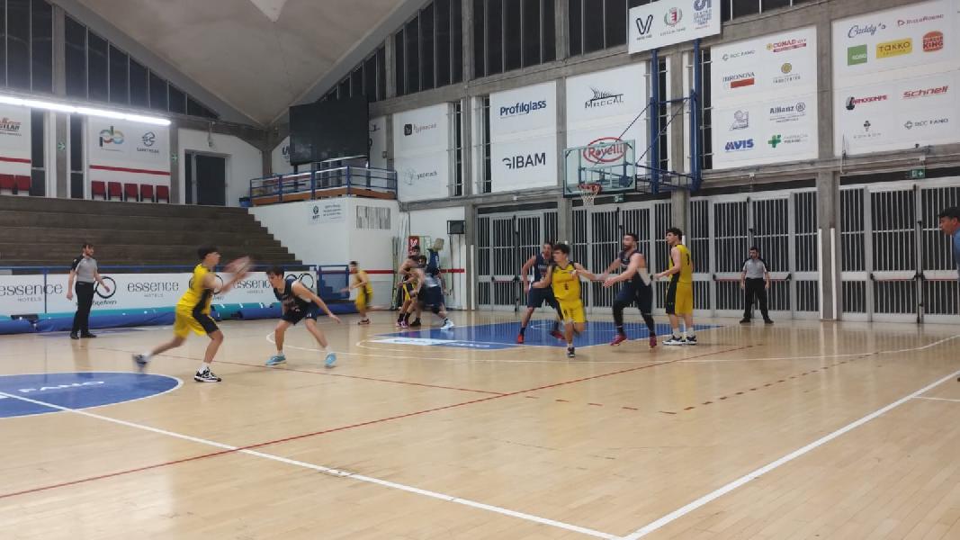 https://www.basketmarche.it/immagini_articoli/16-02-2025/candelara-basketball-espugna-volata-campo-basket-fanum-600.jpg