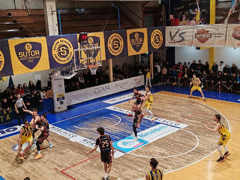 https://www.basketmarche.it/immagini_articoli/16-02-2025/pisaurum-pesaro-ritrova-vittoria-campo-sutor-montegranaro-600.jpg