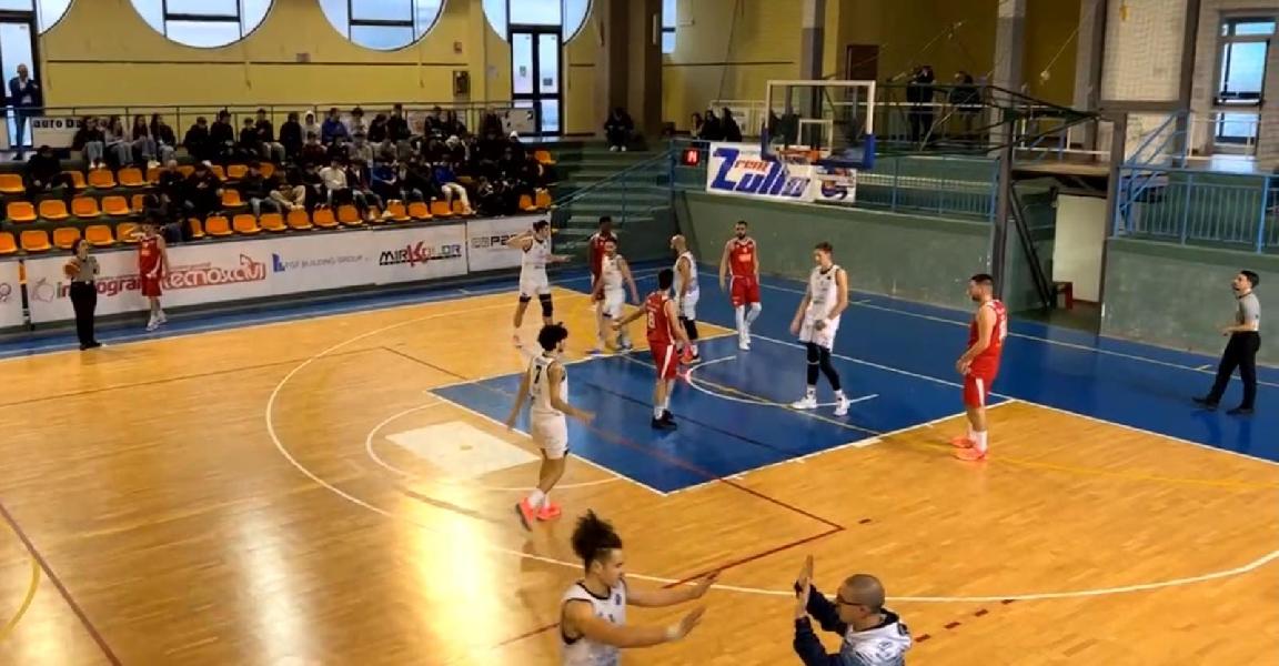 https://www.basketmarche.it/immagini_articoli/16-04-2023/isernia-vince-fatica-casa-vasto-600.jpg