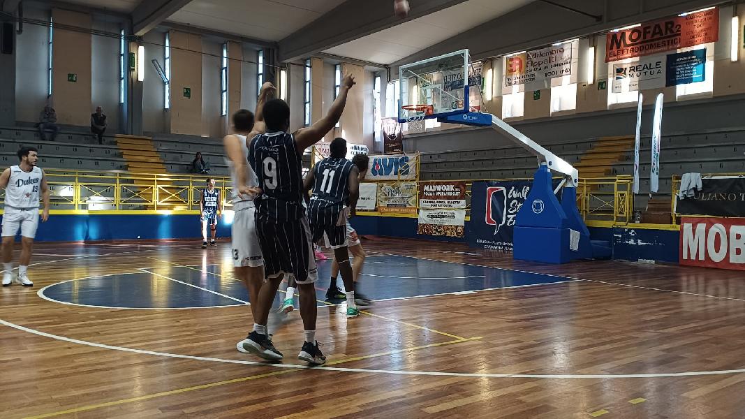 https://www.basketmarche.it/immagini_articoli/16-09-2024/basket-todi-vittoria-sconfitte-ultimi-test-amichevoli-600.jpg