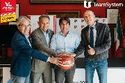 https://www.basketmarche.it/immagini_articoli/16-09-2024/pesaro-teamsystem-sponsor-ufficiali-120.jpg