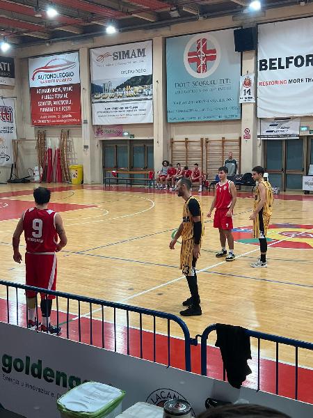 https://www.basketmarche.it/immagini_articoli/16-11-2024/roosters-senigallia-superano-senza-problemi-ponte-morrovalle-600.jpg