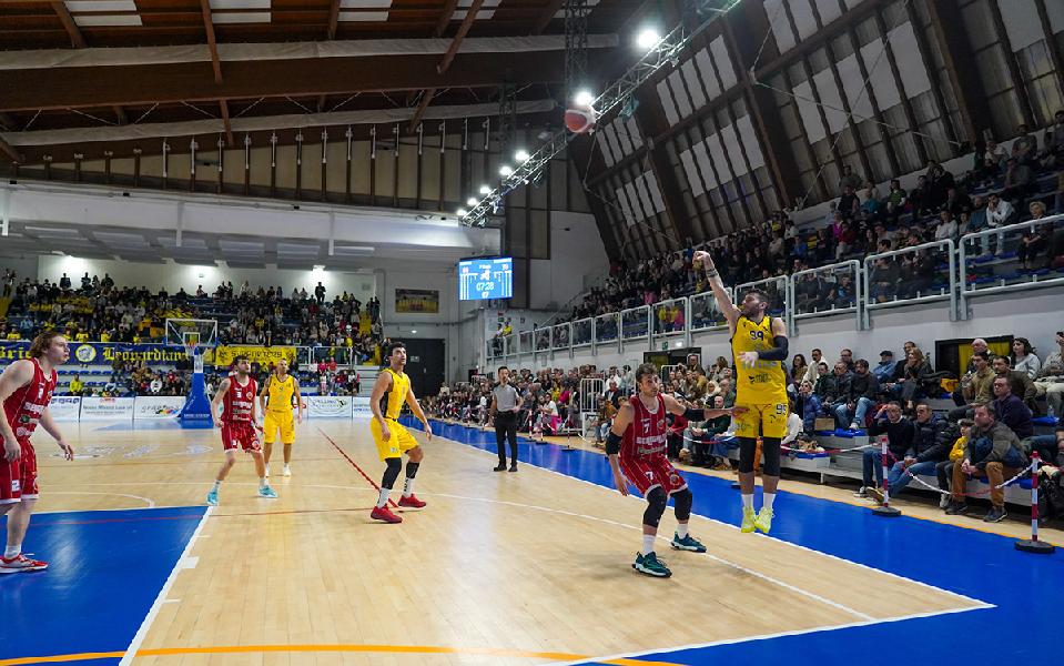 https://www.basketmarche.it/immagini_articoli/16-12-2024/pallacanestro-recanati-rialza-subito-correre-600.jpg