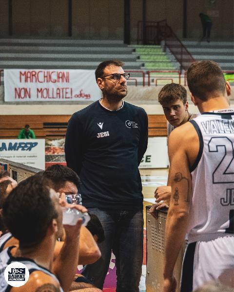 https://www.basketmarche.it/immagini_articoli/17-01-2025/basket-jesi-nelson-rizzitiello-siamo-difficolt-siamo-squadra-molla-600.jpg