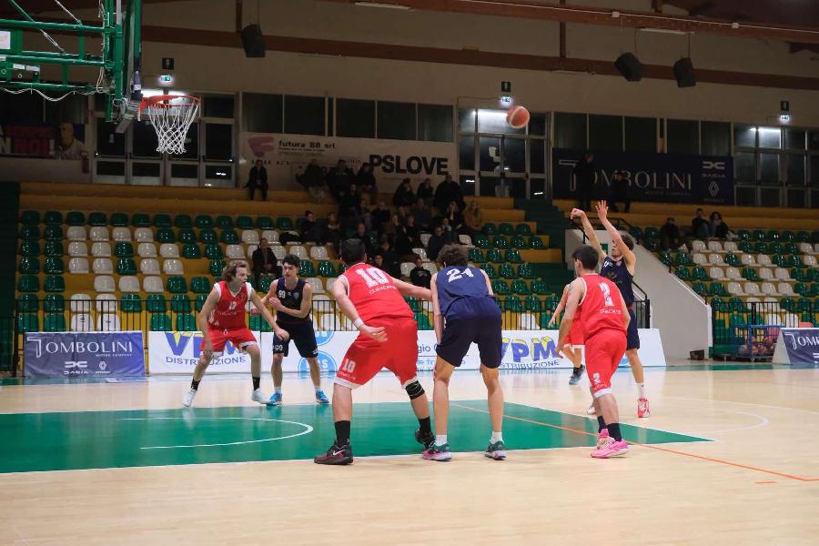 https://www.basketmarche.it/immagini_articoli/17-01-2025/sporting-pselpidio-sfida-amatori-severino-600.jpg